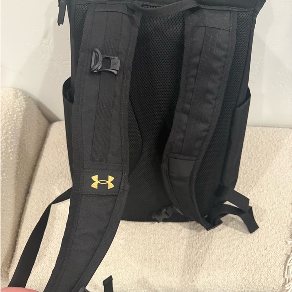 Under Armour Men's Backpack in Black with Gold Logo - Picture 6 of 6